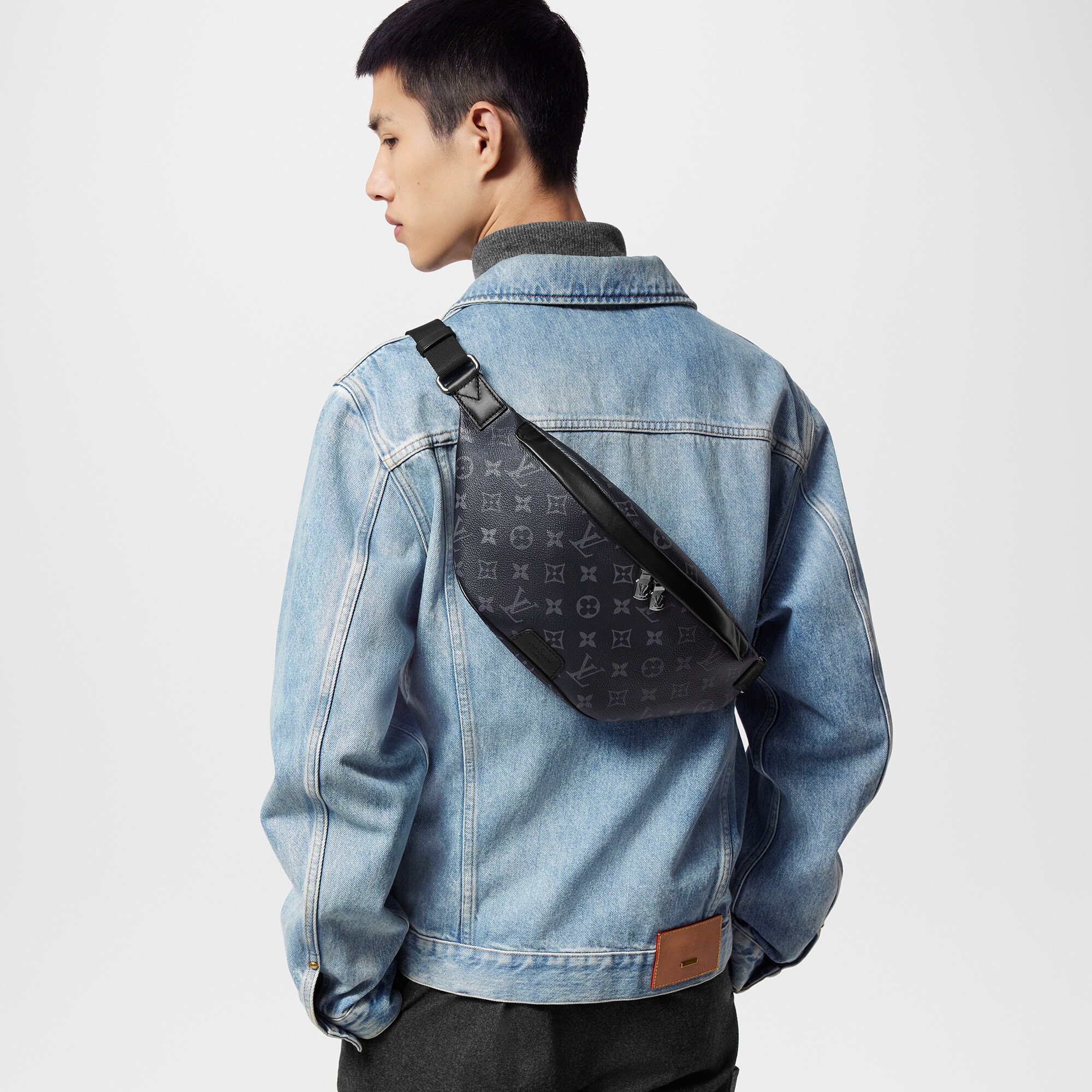 Bumbag Discovery PM Monogram Eclipse - Bolsas | LOUIS VUITTON ®